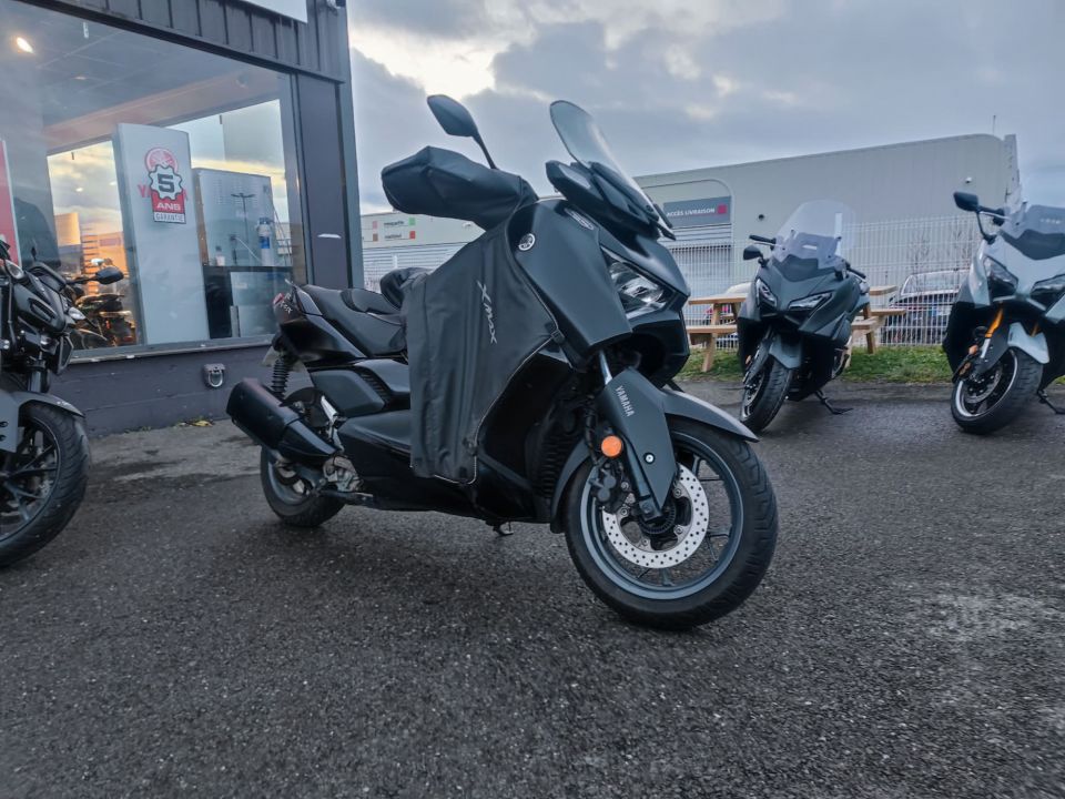 YAMAHA XMAX 300 Tech Max 2