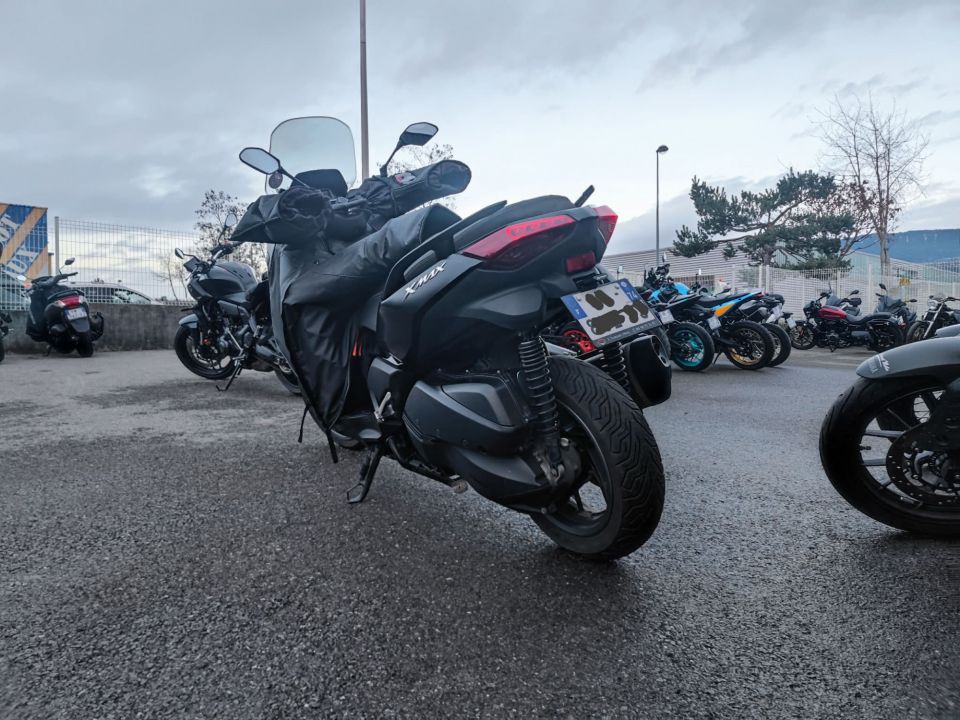 YAMAHA XMAX 300 Tech Max 4