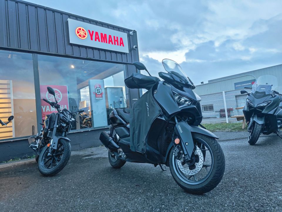 YAMAHA XMAX 300 Tech Max 0