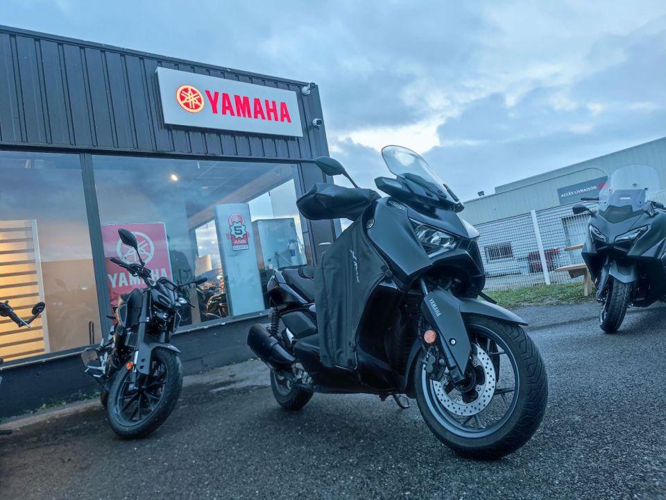 YAMAHA XMAX 300 Tech Max 3
