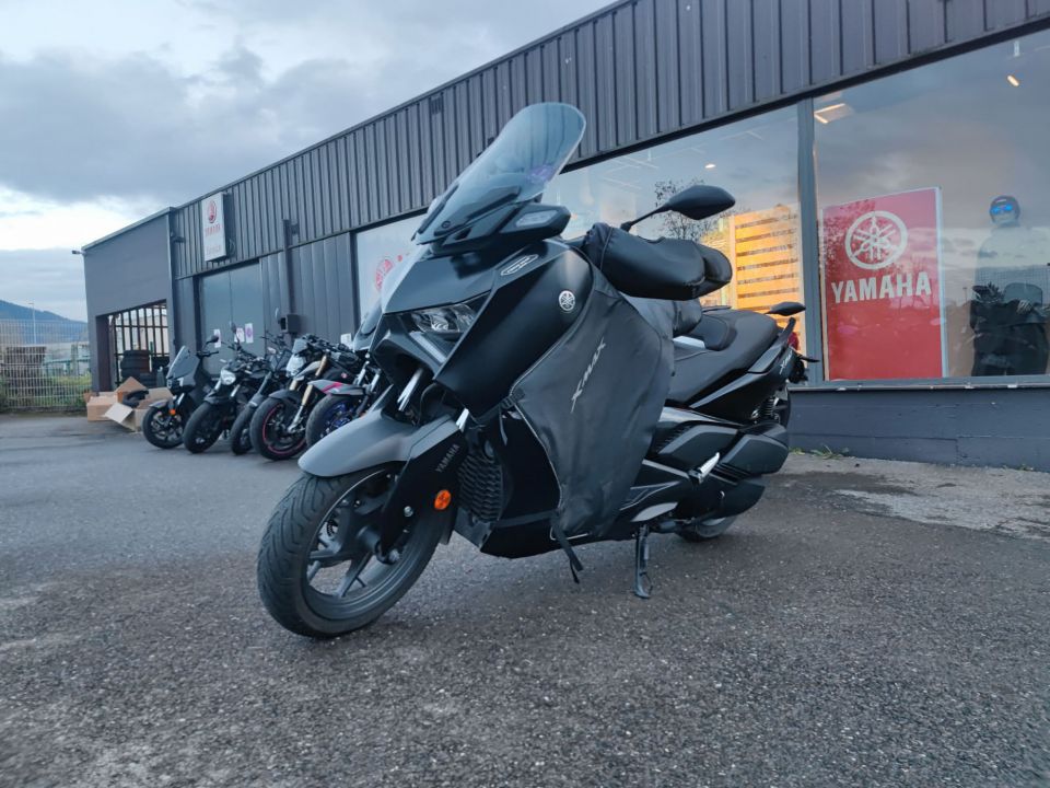 YAMAHA XMAX 300 Tech Max 1
