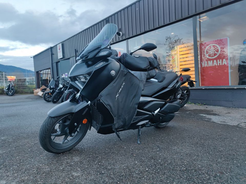 YAMAHA XMAX 300 Tech Max 6