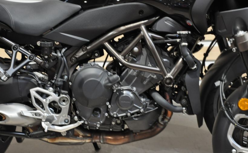 YAMAHA Niken GT 890 9