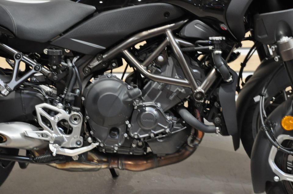 YAMAHA Niken GT 890 9