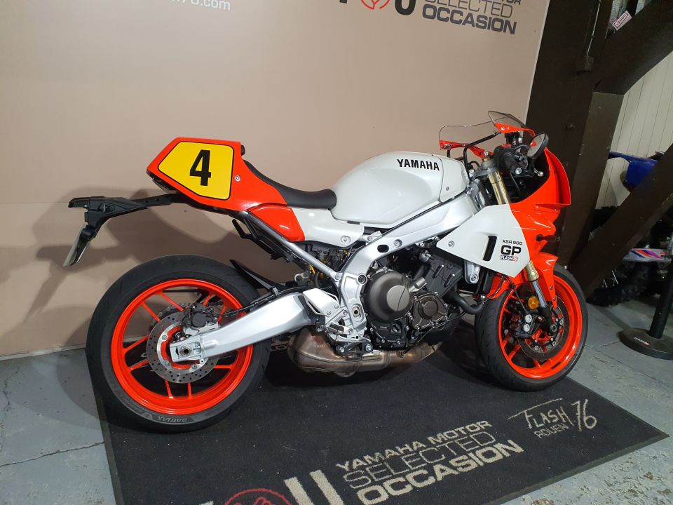 YAMAHA XSR 900 GP 3