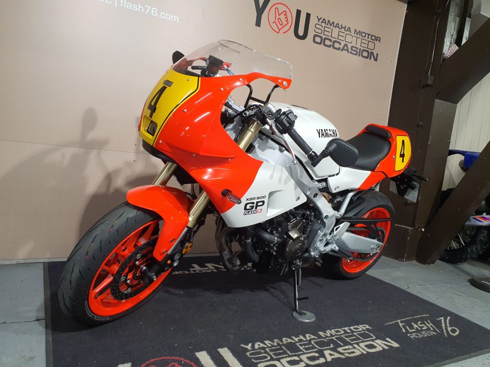 YAMAHA XSR 900 GP 4