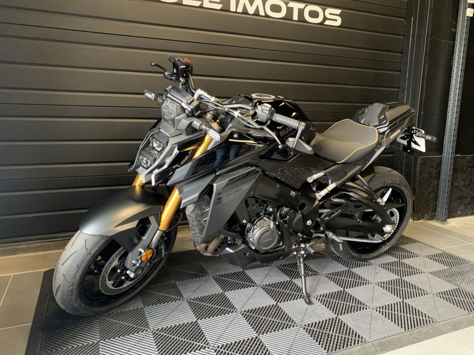 SUZUKI GSX-S 1000 16