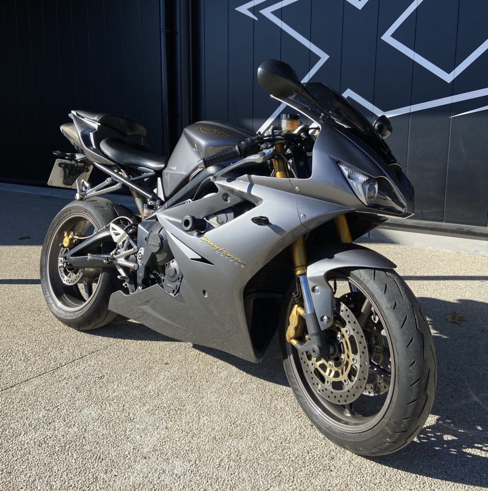 TRIUMPH DAYTONA 675 1