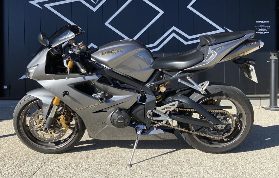 TRIUMPH DAYTONA 675 2