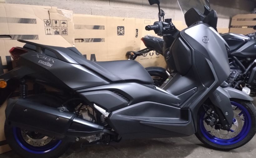 YAMAHA XMAX 300 0