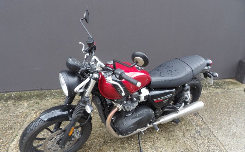 TRIUMPH SPEED TWIN 900 4