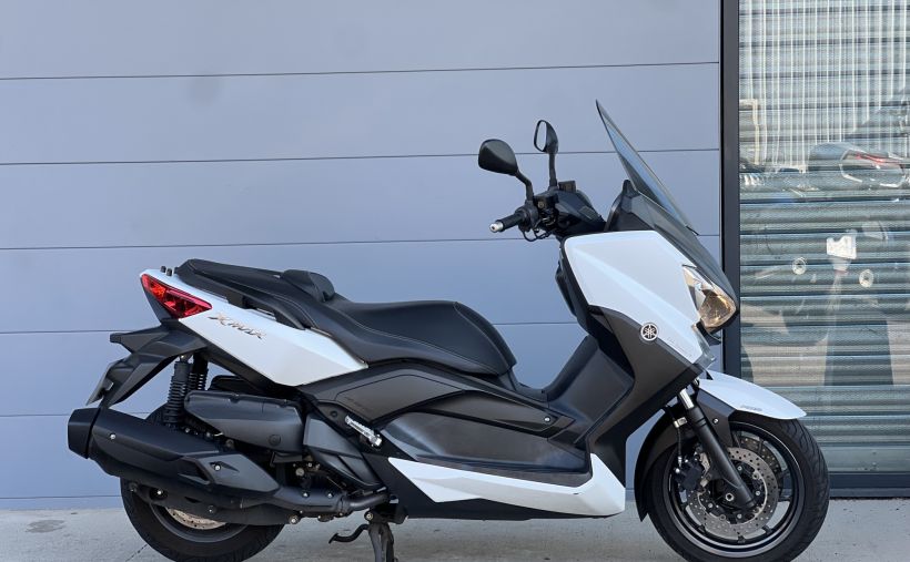YAMAHA X-MAX 400 0