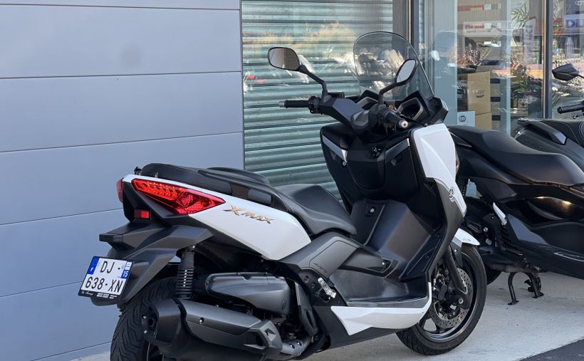 YAMAHA X-MAX 400 2