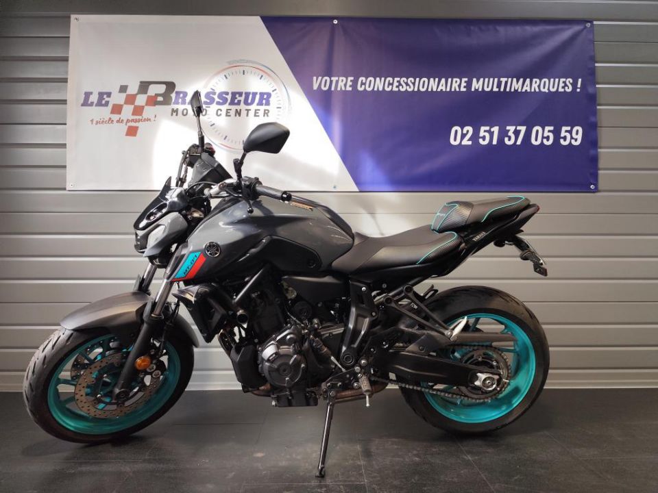 YAMAHA MT-07 6