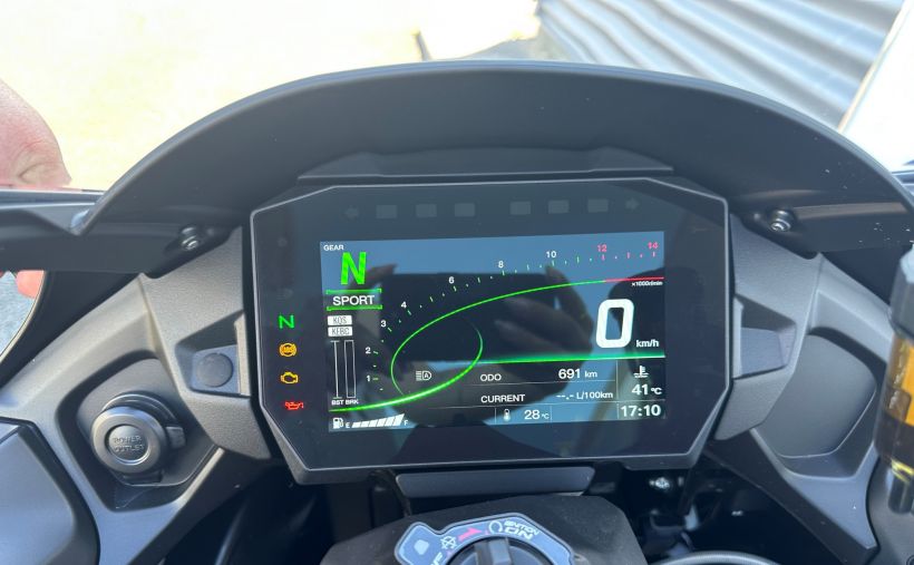 KAWASAKI Ninja H2 SX 2