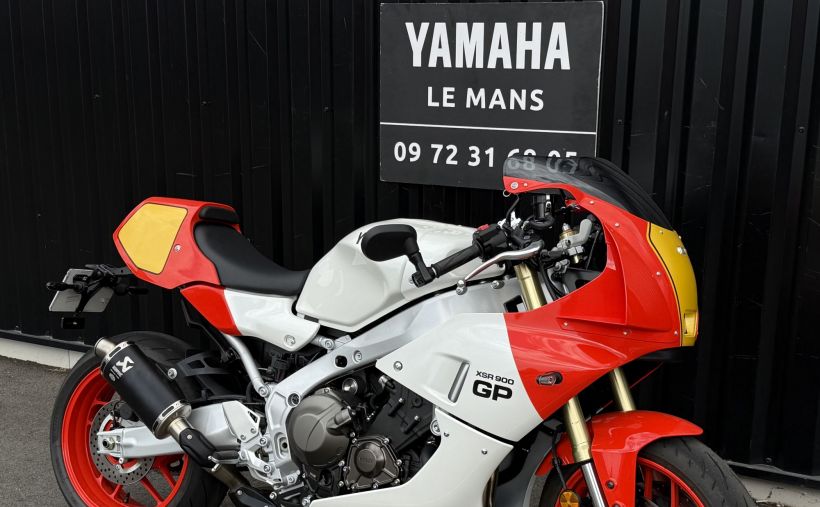 YAMAHA XSR 900 GP 4
