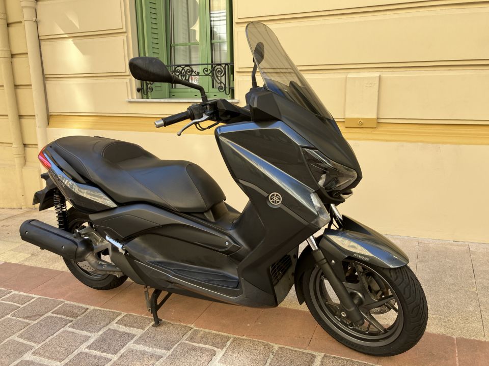 YAMAHA X-MAX 125 0
