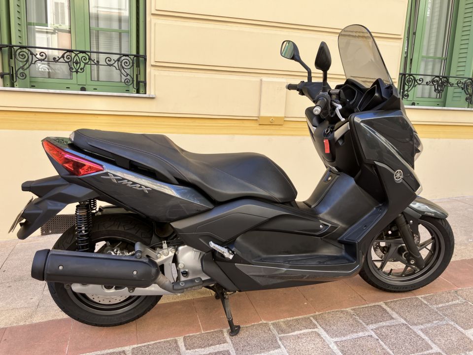 YAMAHA X-MAX 125 8