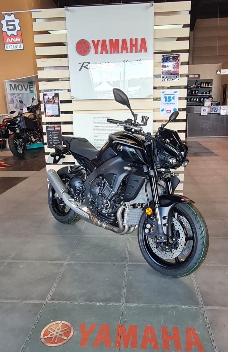 YAMAHA MT-10 0