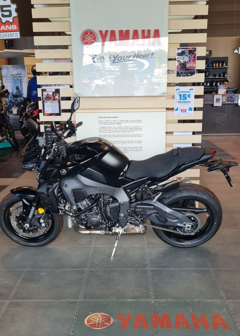 YAMAHA MT-10 3