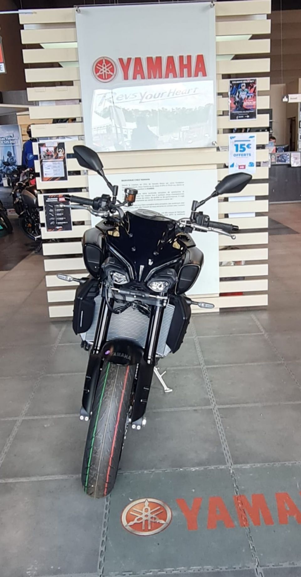 YAMAHA MT-10 6
