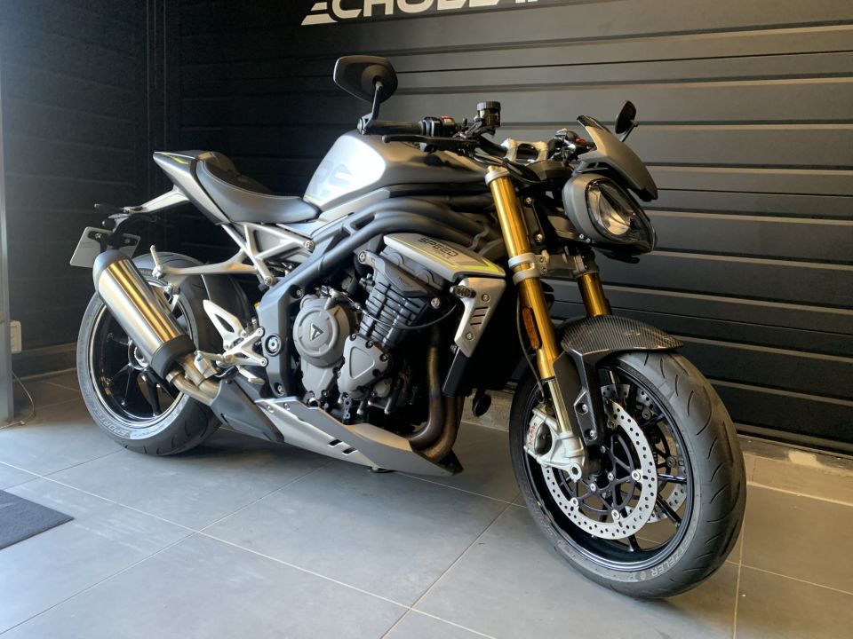 TRIUMPH SPEED TRIPLE 1200 RS 16