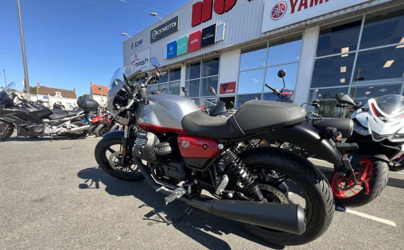 MOTO GUZZI V7 STONE 22