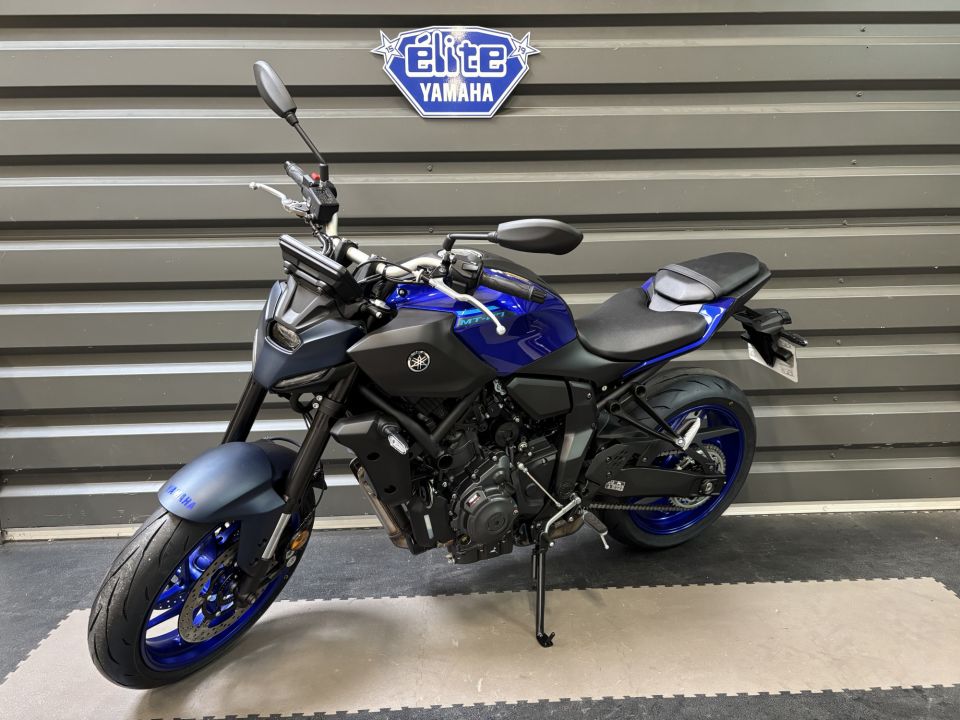 YAMAHA MT-07 3