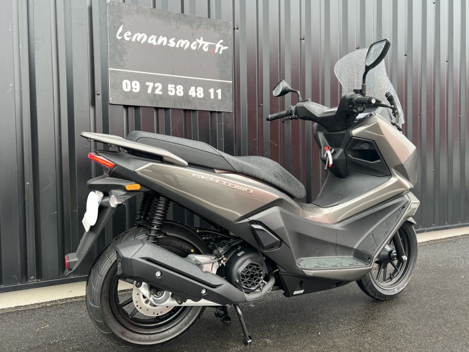 KYMCO SKYTOWN 10