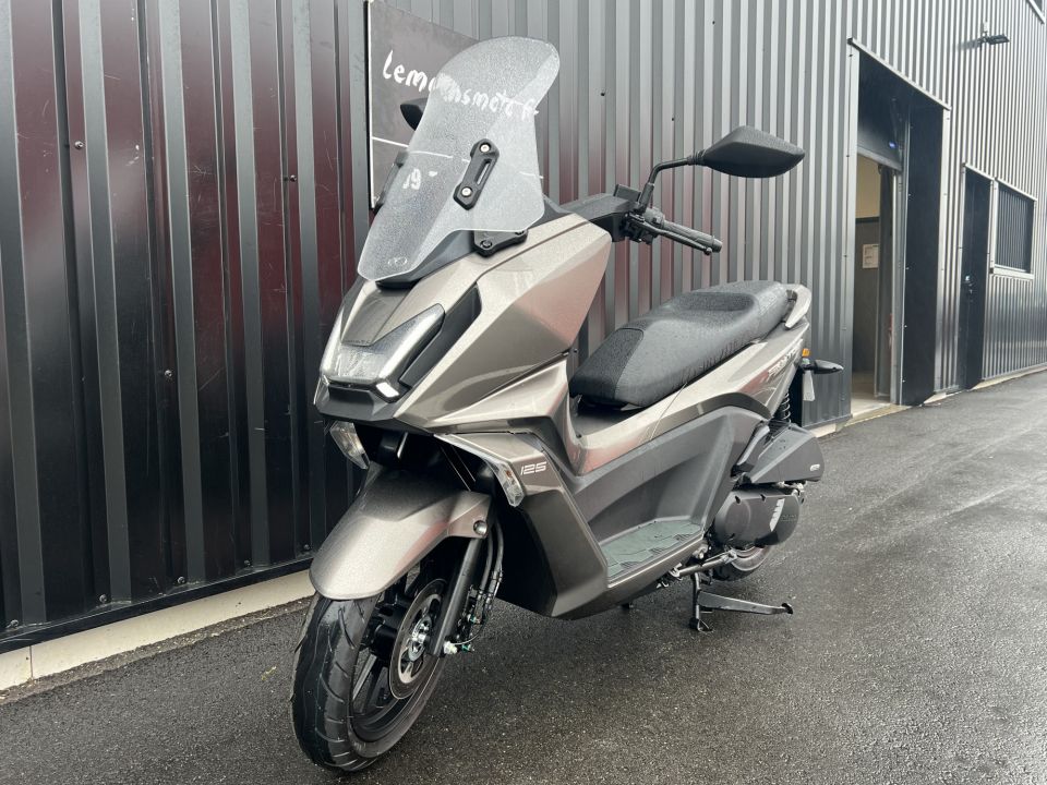 KYMCO SKYTOWN 25