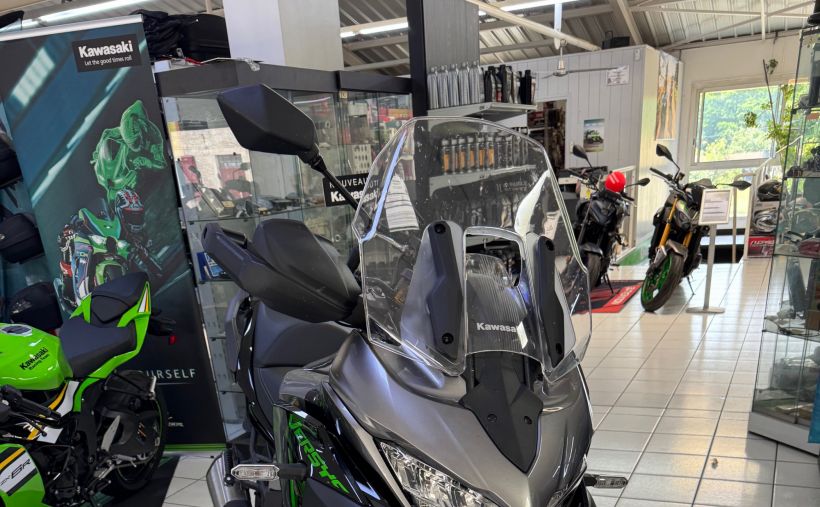 KAWASAKI VERSYS 1100 SE 9