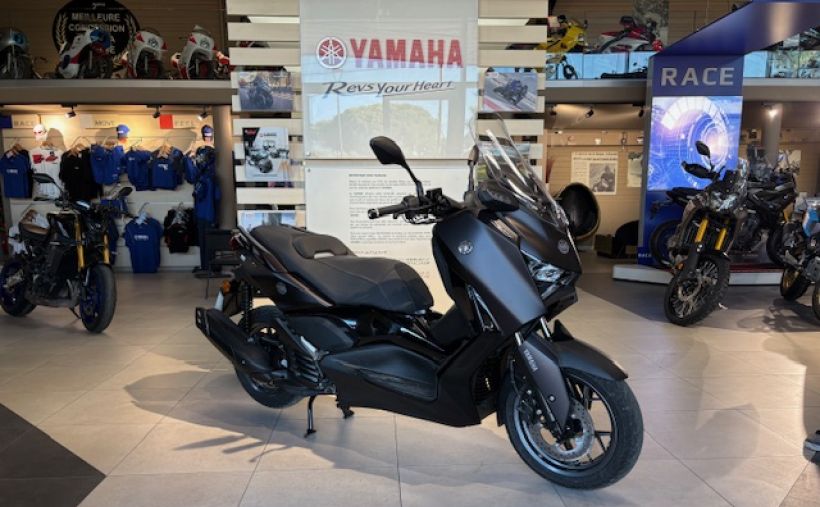 YAMAHA XMAX 125 TECH MAX + 2025 DE DIRECTION 85€/MOIS* FAIBLE KILOMETRAGE GTIE 08/2030 1