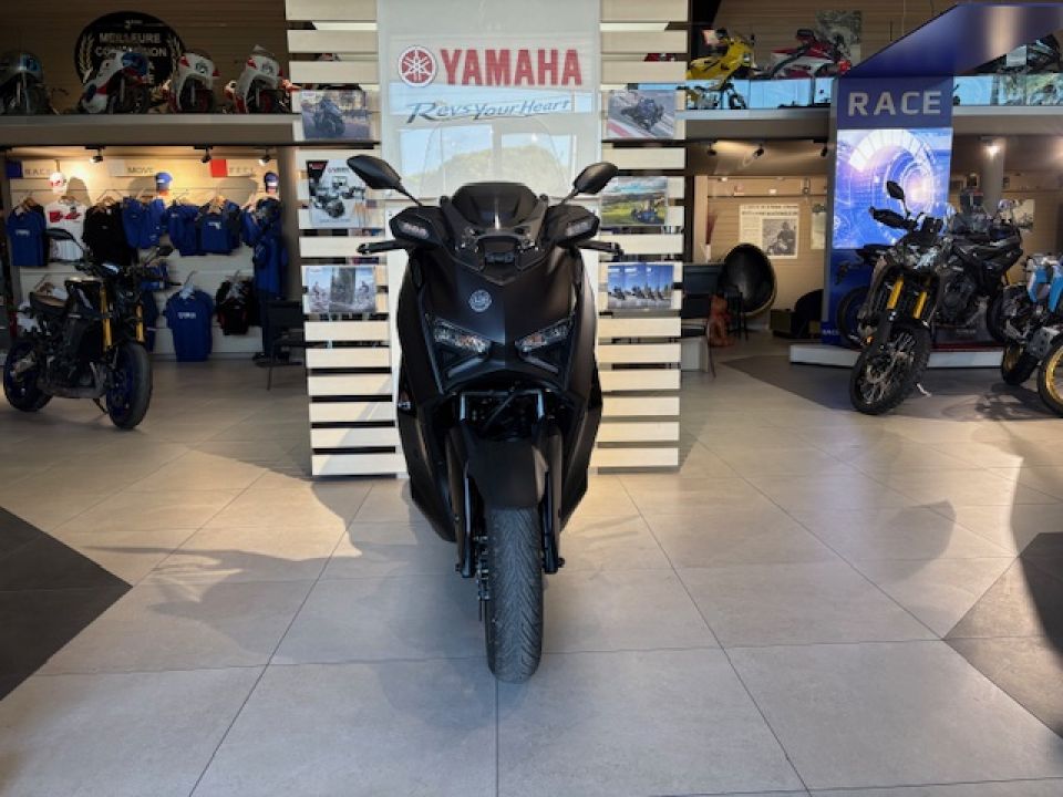 YAMAHA XMAX 125 TECH MAX + 2025 DE DIRECTION 85€/MOIS* FAIBLE KILOMETRAGE GTIE 08/2030 2