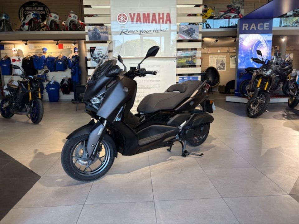 YAMAHA XMAX 125 TECH MAX + 2025 DE DIRECTION 85€/MOIS* FAIBLE KILOMETRAGE GTIE 08/2030 3
