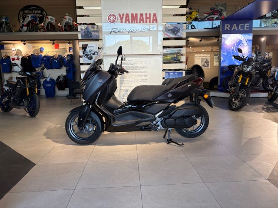 YAMAHA XMAX 125 TECH MAX + 2025 DE DIRECTION 85€/MOIS* FAIBLE KILOMETRAGE GTIE 08/2030 4