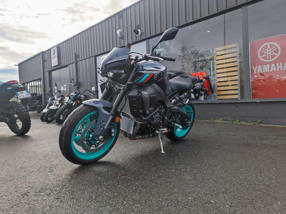 YAMAHA MT-10 2