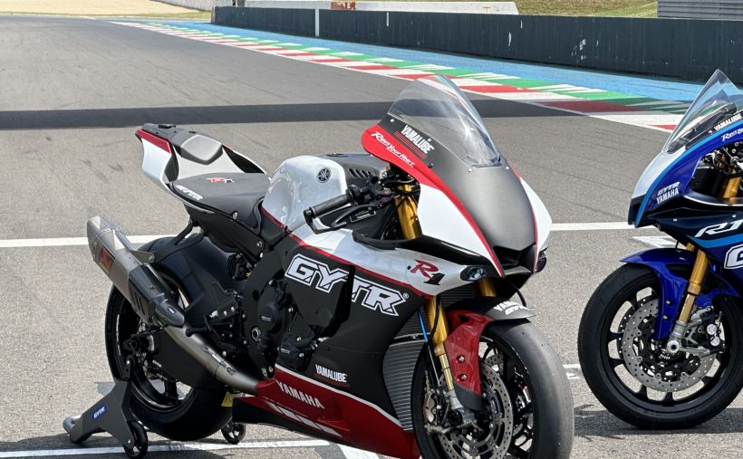 YAMAHA YZF 1000 R1 1