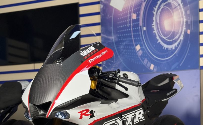 YAMAHA YZF 1000 R1 2