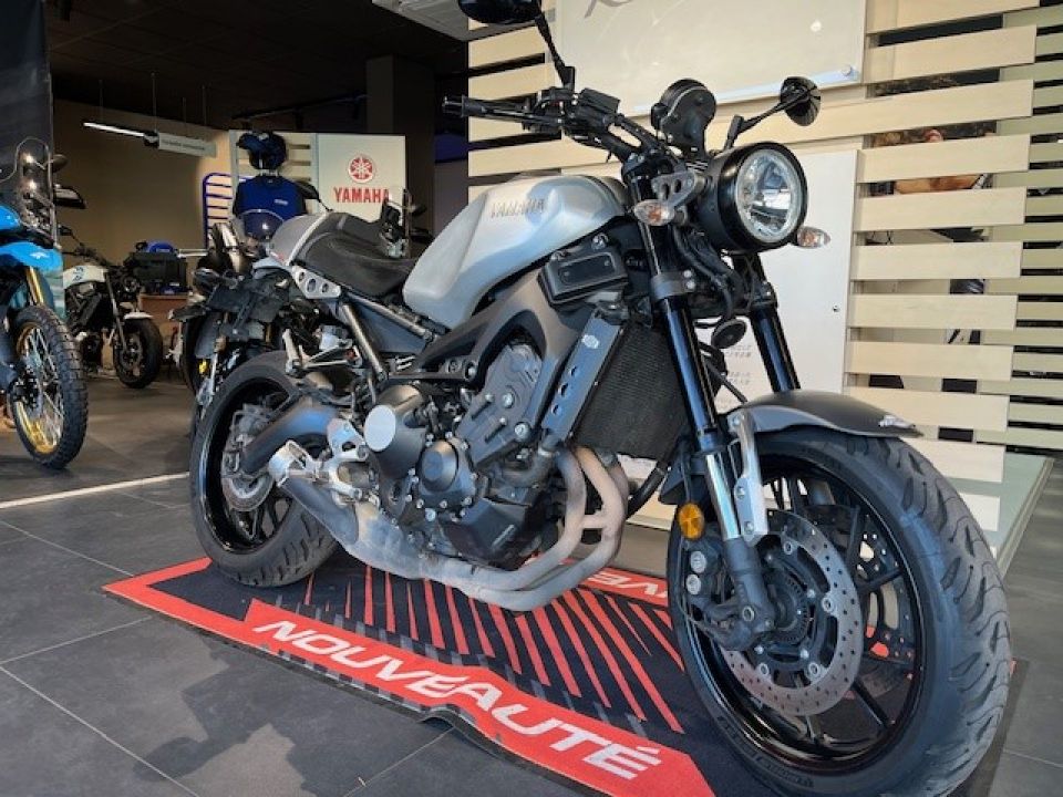 YAMAHA XSR 900 2
