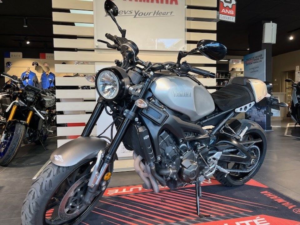 YAMAHA XSR 900 7