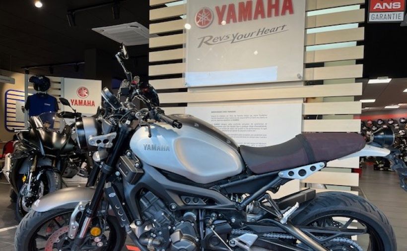 YAMAHA XSR 900 10