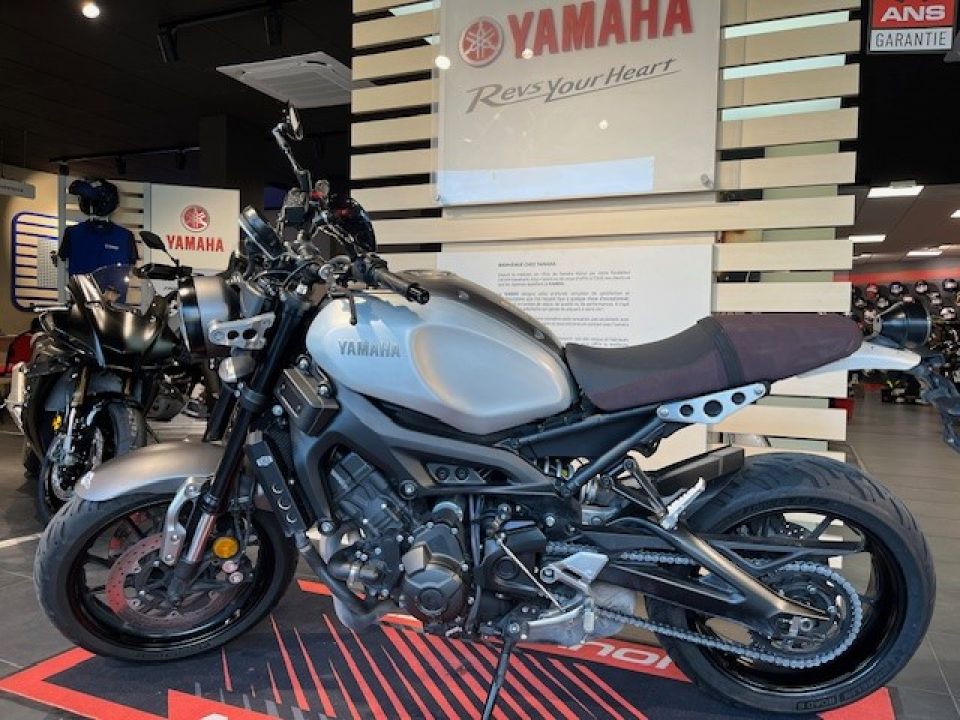 YAMAHA XSR 900 10