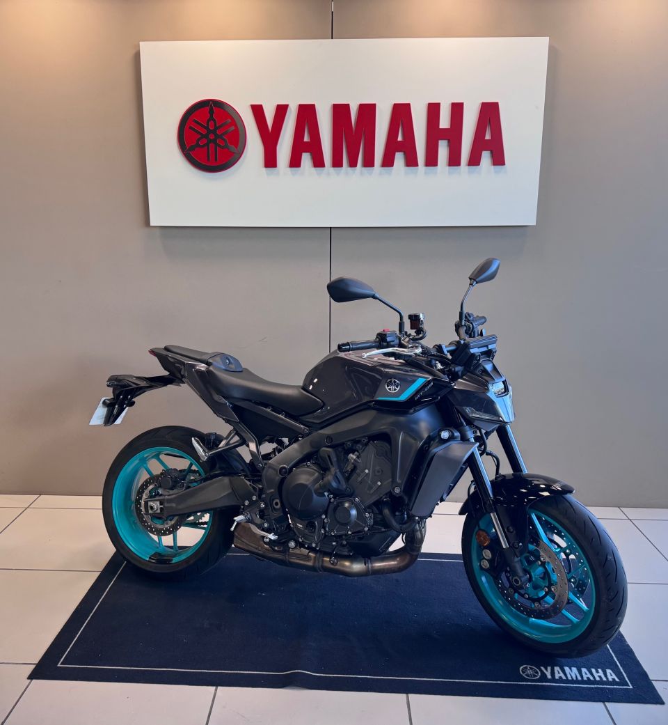 YAMAHA MT-09  Y-AMT 0