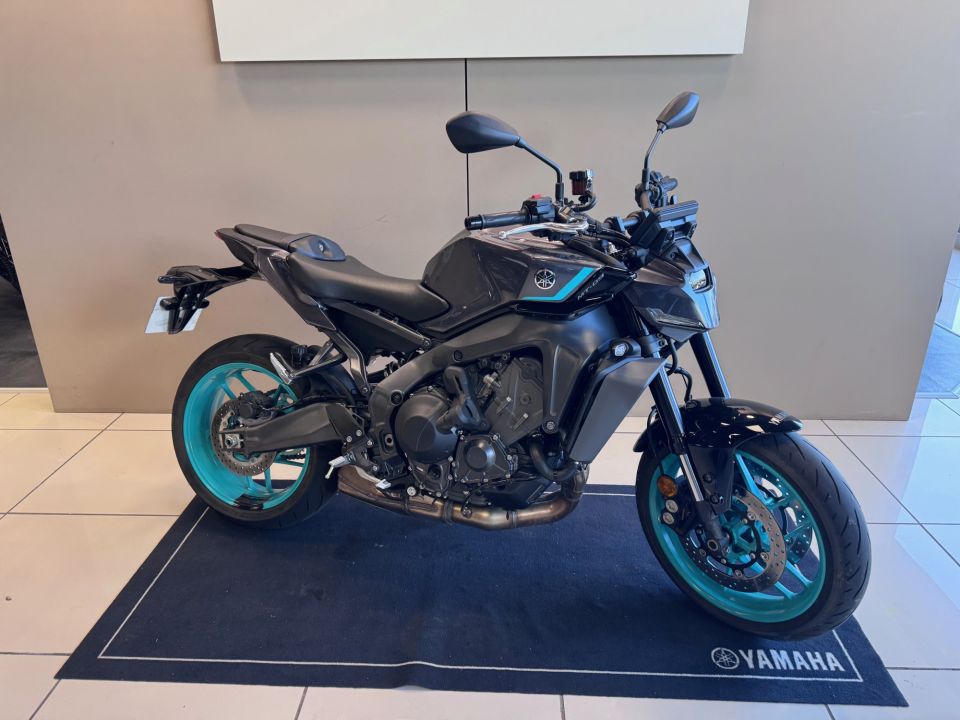 YAMAHA MT-09  Y-AMT 10