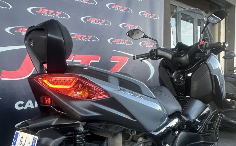 YAMAHA XMAX 300 Tech Max 4