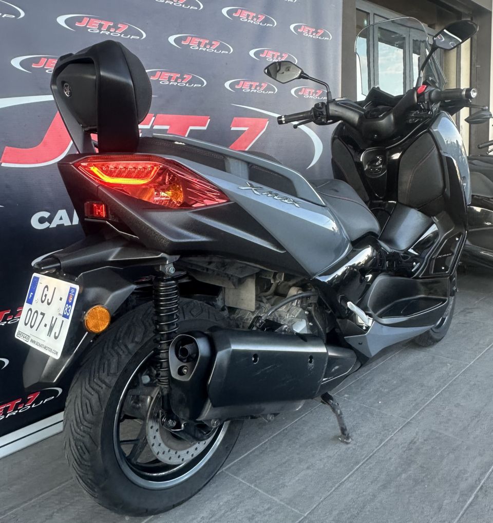 YAMAHA XMAX 300 Tech Max 4