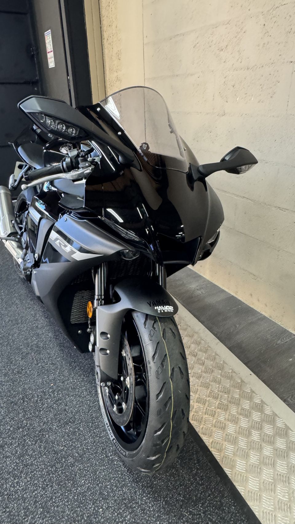 YAMAHA YZF 1000 R1 5