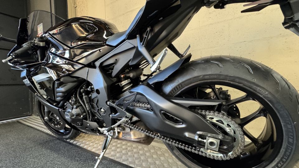 YAMAHA YZF 1000 R1 25