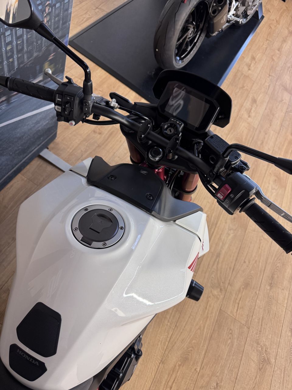 HONDA CB 750 HORNET 8