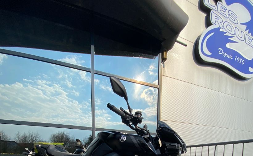 YAMAHA MT-10 0